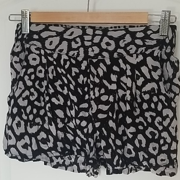 Ali kris leopard shorts size small - Picture 2 of 5